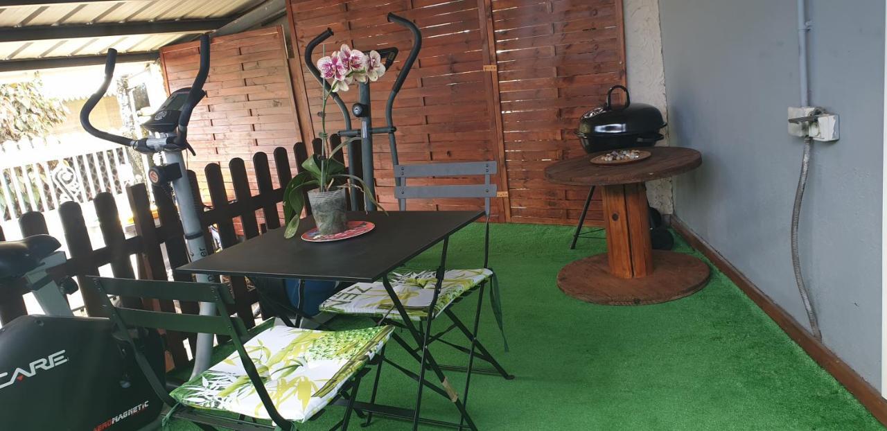 T1 Bis Chez Les Saintanoise Villa Sainte Anne Ngoại thất bức ảnh